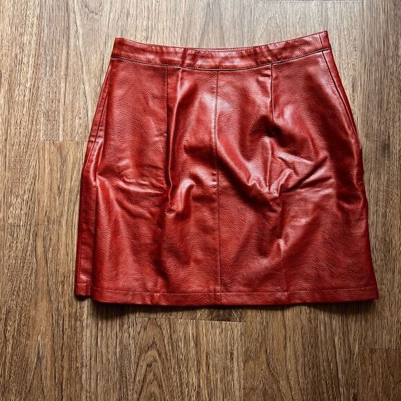 Urban Outfitters Faux Leather skirt with buttons size M - Picture 6 of 7